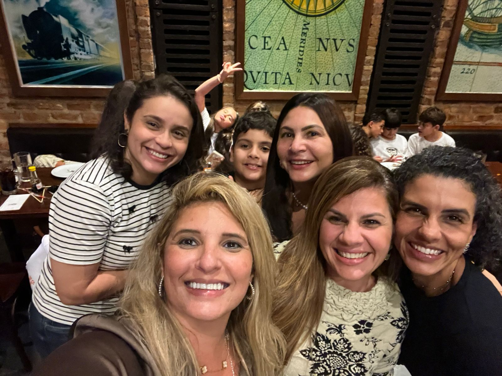 Eduarda Velloso comemora aniversário no Frontera da Barra da Tijuca